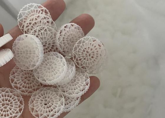 kupować Środki filtrujące MBBR z pierwotnego HDPE 63-odcięcia do oczyszczania wody online manufacture