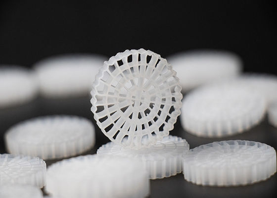 kupować 25*4mm PE64 K5 MBBR Bio Media K5 Biały kolor i dziewiczy materiał HDPE dla systemu RAS online manufacture