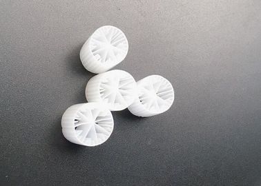 Środki filtrujące komórki biobójcze HDPE do rybnych stawów Biały kolor Dobra powierzchnia