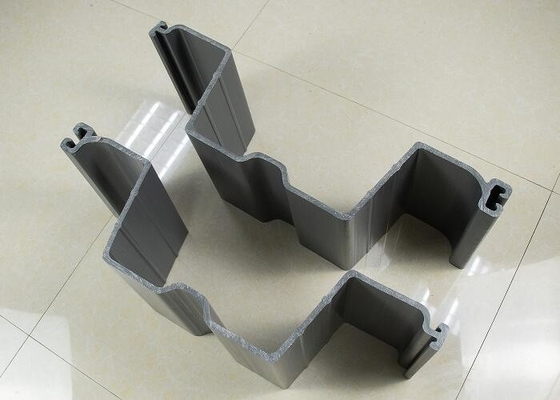 Syntetyczny stos z arkuszy PVC do rozwiązania przeciwpowodziowego typu U