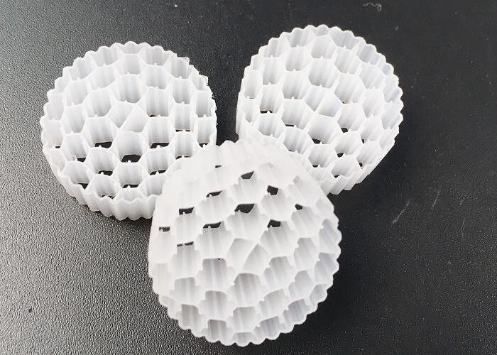 Pe38 25*4mm Hdpe Mbbr Bio Filter Media Bezpieczne Przenośne łóżko Duża powierzchnia