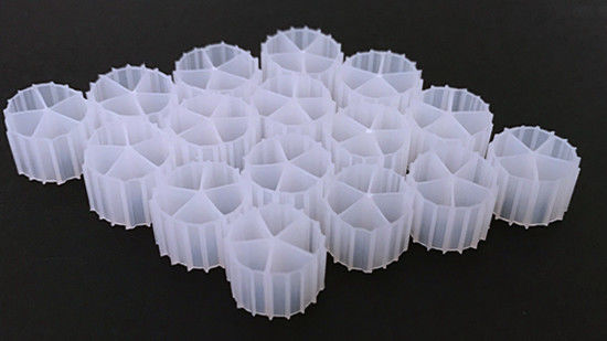 Popularne 11*7mm biały kolor i dziewiczy materiał HDPE MBBR bio kulki do akwariów