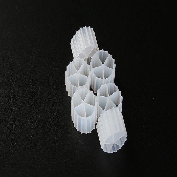 Wysokiej aktywności biologicznej białe media filtracyjne z tworzyw sztucznych HDPE dla stawów rybnych