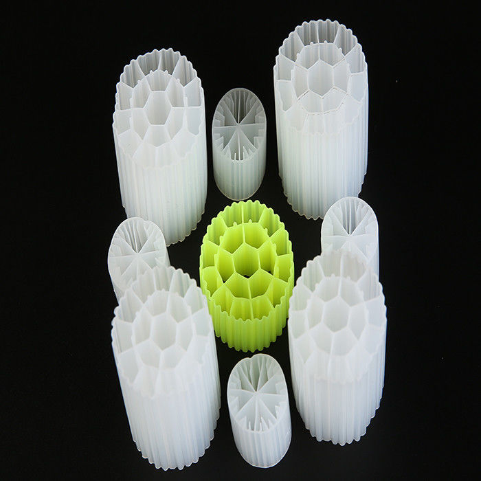 Biały kolor MBBR Biocell Filter Media Virgin HDPE Material And Floating dla RAS