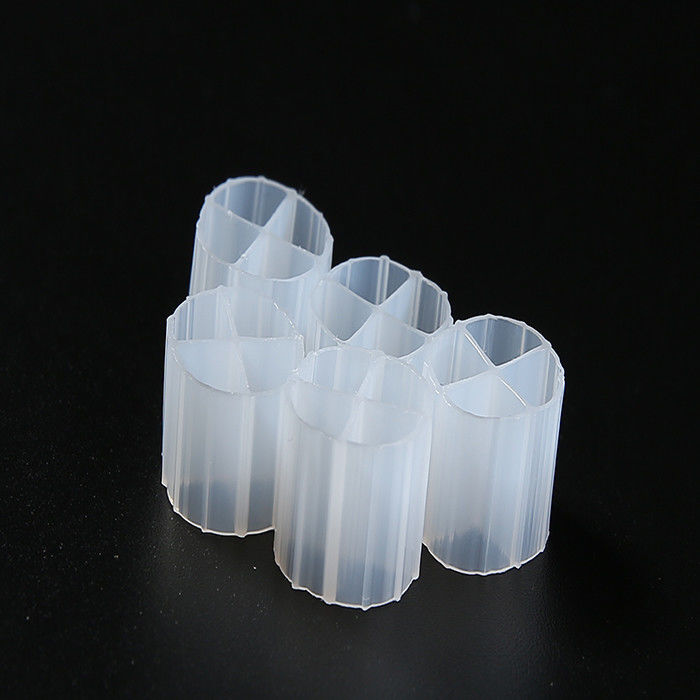 Biały pływający filtr medialny niewykorzystany materiał HDPE PE01 12 mm x 9 mm