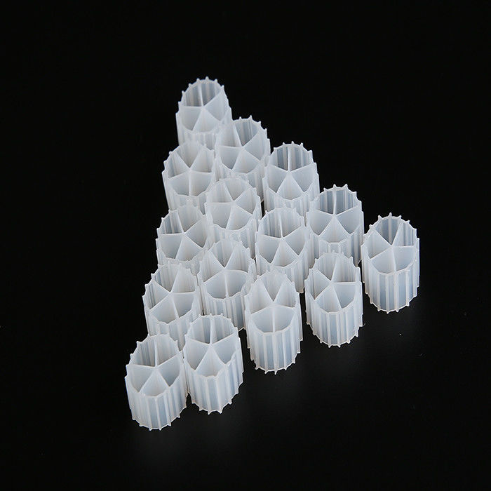 Oszczędność przestrzeni K3 Filtry biokomórkowe Media ruchomego łóżka Biofilm Reaktor do oczyszczania wody