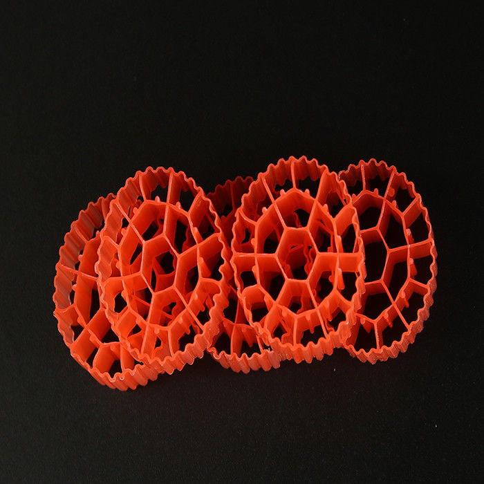 Czerwony / Żółty Plastic MBBR Bio Media K1 500 m2/m3 Powierzchnia z białym kolorem