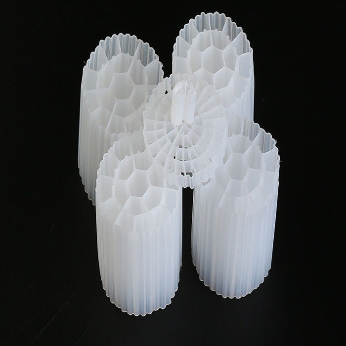 Biocell Filter Media Ruchy filtr łóżkowy 500 m2/m3 Powierzchnia z dziewiczym materiałem HDPE