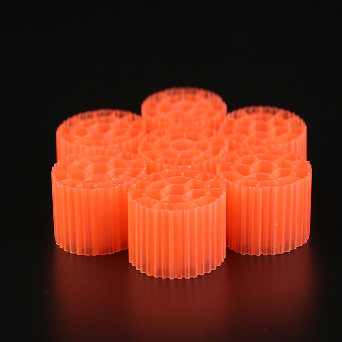MBBR Biofilter Media Plastic Filter Media 0,96 - 0,98 g/cm3 Gęstość I Biały Kolor