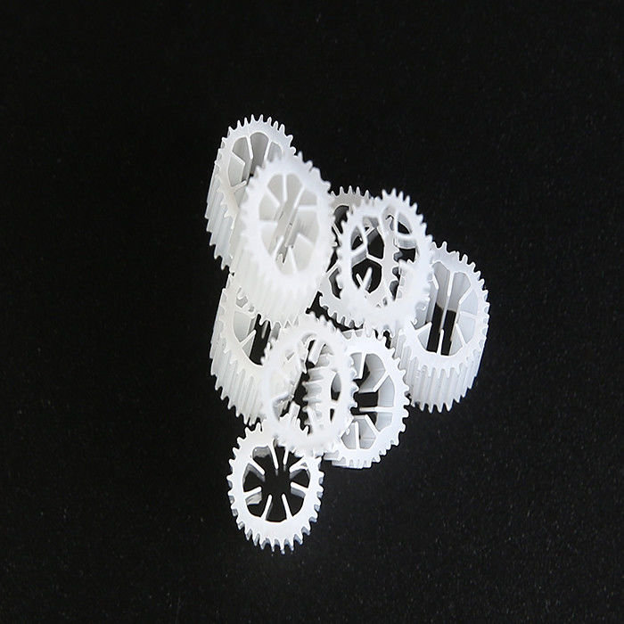 Siedem otworów Biocell Filter Media HIPS biały kolor Materiał Plastic Sinking Filter Media For Pool