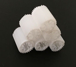 Siedem otworów Biocell Filter Media HIPS biały kolor Materiał Plastic Sinking Filter Media For Pool