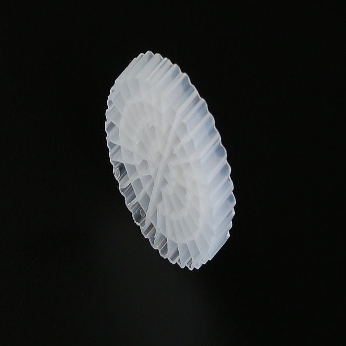 25*4mm PE64 K5 MBBR Bio Media K5 Biały kolor i dziewiczy materiał HDPE dla systemu RAS