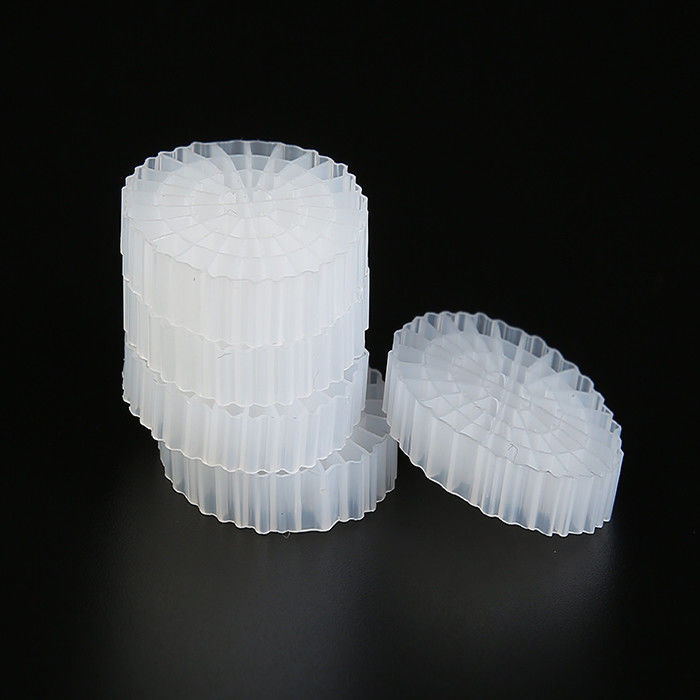 Oczyszczanie ścieków Płynący filtr 64 otwory K5 Bio media z dziewiczym materiałem HDPE