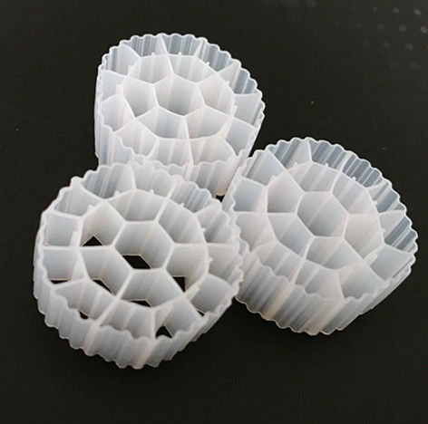 Biały i czarny kolor MBBR Filtry z dziewiczym materiałem HDPE do oczyszczania ścieków