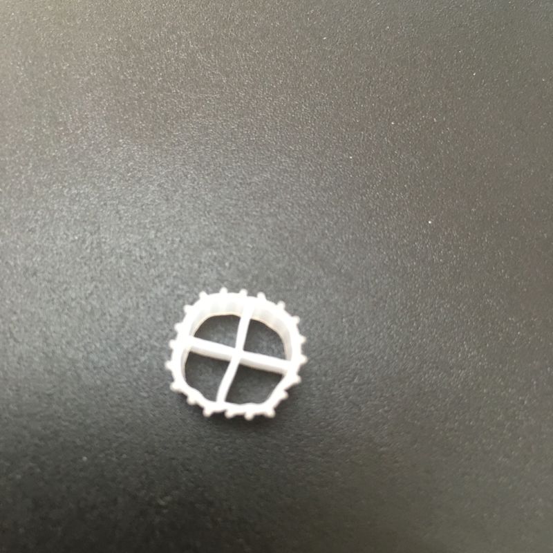 Białe media filtracyjne MBBR z dziewiczym materiałem HDPE i długą żywotnością dla RAS