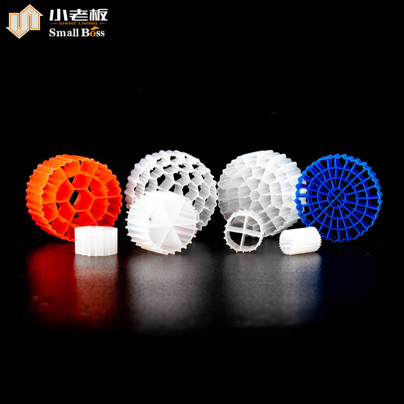 Aktywna pleśń MBBR Filtr biomasy 25*10mm 38 Pokoje Łosoś wodny Akwakultura lądowa Płynący nośnik