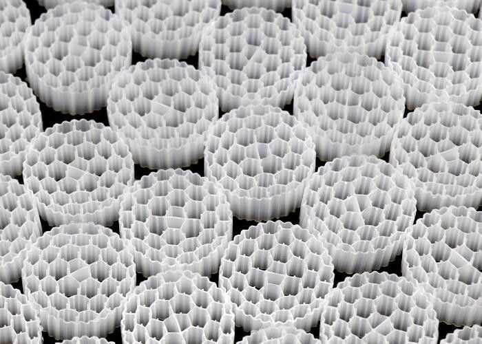 China Factory New Mould Bio Media Aquaculture HDPE MBBR Bio Filter Media Biomass Carrier Pływający Media