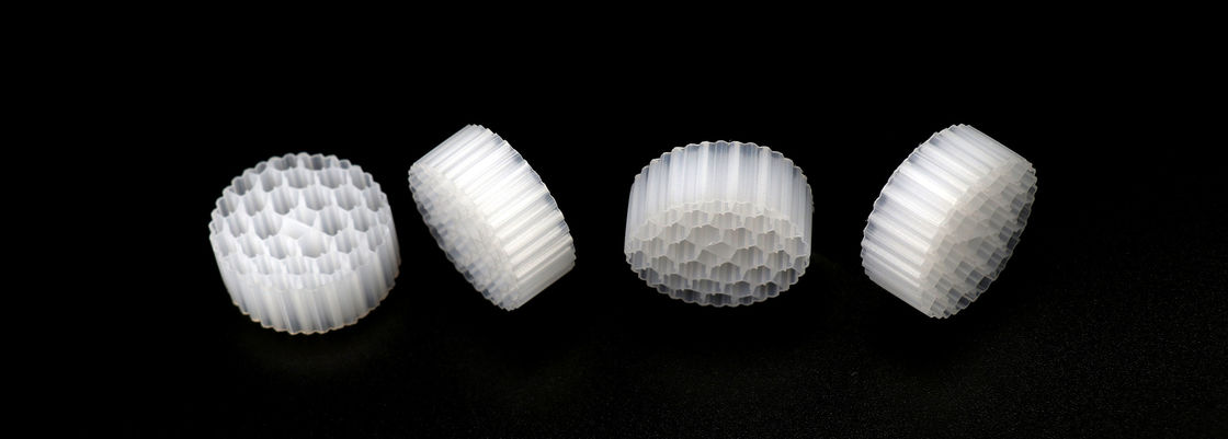 FDA Material bezpieczny MBBR Filtry dla komunalnych ścieków przemysłowych Biały kolor