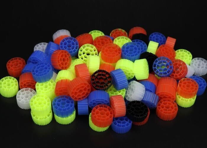 Biały i czarny kolor MBBR Filtry z dziewiczym materiałem HDPE do oczyszczania ścieków