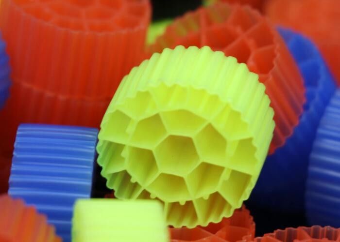 Czarny czyste HDPE Materiał MBBR Filtr plastikowy Medium dla akwarium 25mm X 12mm