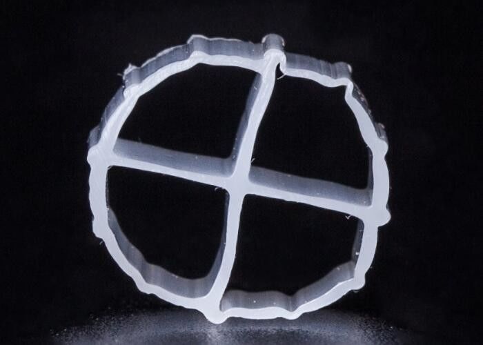 Dobry obszar powierzchniowy MBBR Filtry z białym kolorem i dziewiczym materiałem HDPE dla RAS