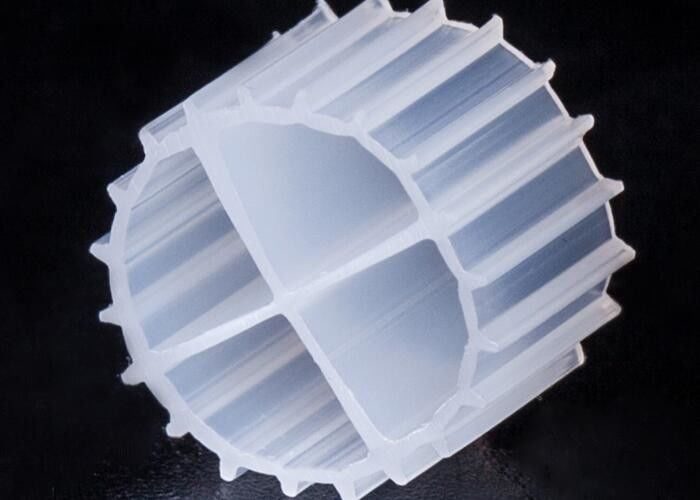 Biały kolor MBBR Media Biofilm Carrier z super dekarboryzacją i dziewiczym materiałem HDPE