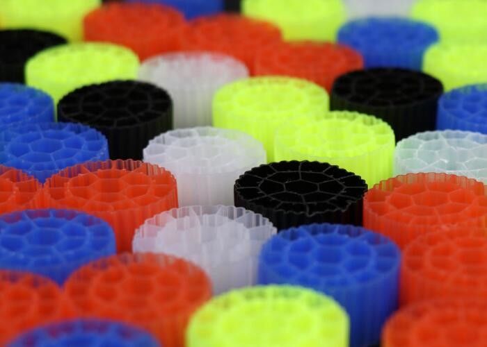 Materiał 100% niewykorzystany HDPE MBBR Bio Media 35*18mm Wielkość Certyfikacja FDA