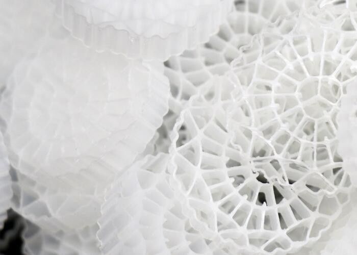 Przemysłowe oczyszczanie wody Filtr biokomórkowy Medium Filtr na lądzie MBBR Pływający nośnik