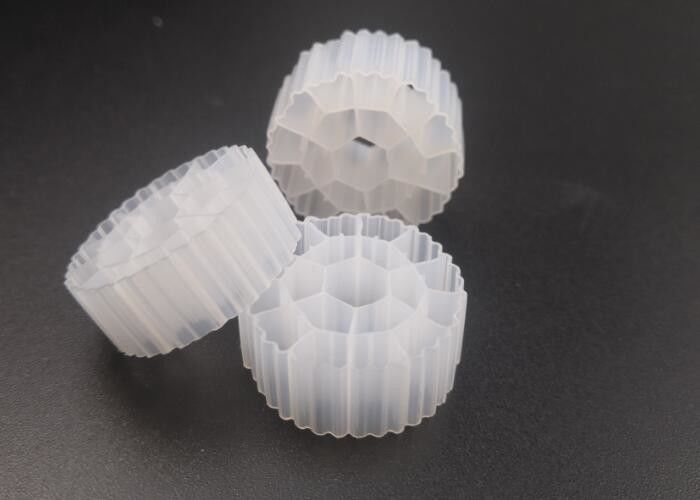 K3 Biały kolor Materiał HDPE MBBR Filtr Media Oczyszczanie wody Bio Cel Do stawu