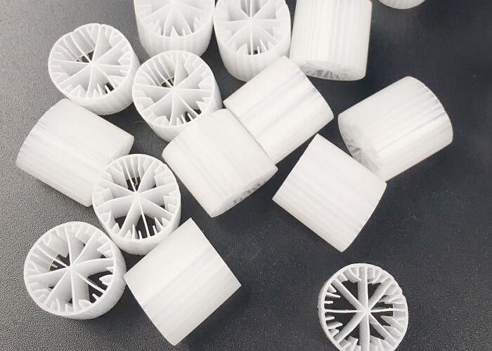 Ekologicznie przyjazne czyszczenie wody z zbiornika w stanie beztlenowym MBBR Bio Media 15*15mm Duża powierzchnia