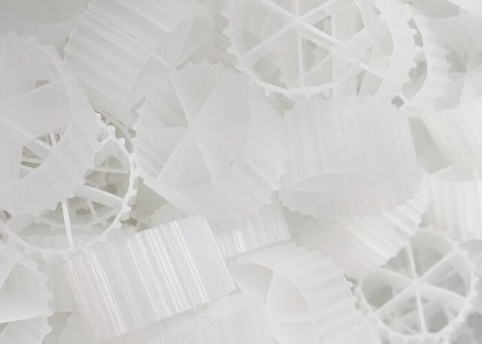 MBBR BIOCELL hydroponiczne oczyszczanie ścieków 6 pomieszczeń 16*10mm biały kolor wiwiorezistentny długowieczny nośnik wypełniacza