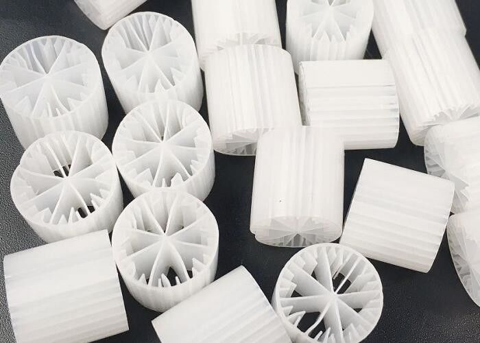 zbiorniki beztlenowe 15*15mm ifas proces MBBR bioballe długą żywotność hdpe przyjazne dla środowiska media filtracyjne