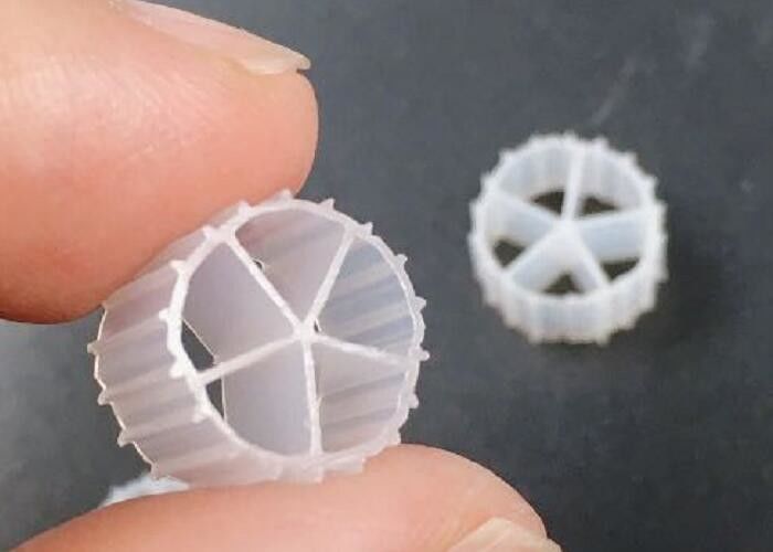 UV odporny HDPE 10*7MM MBBR BIOBALLS IFAS proces 5 pomieszczeń fda bezpieczny materiał pływający medium tanio cena