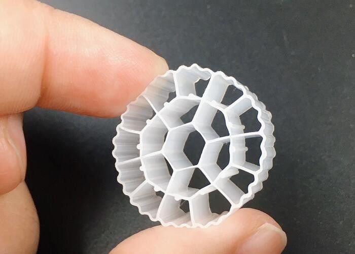 Hdpe K3 Biocell MBBR Środki oczyszczania wody 25*12mm 600m2 / M3 Duża powierzchnia