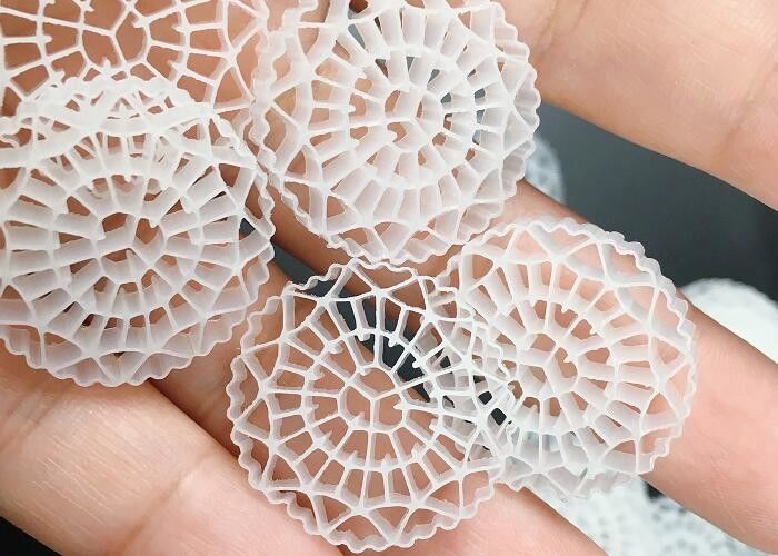 Oszczędność przestrzeni Biorurek MBBR Fliter Media PE63 Do oczyszczania ścieków / RAS Z technologią białego koloru A2/O