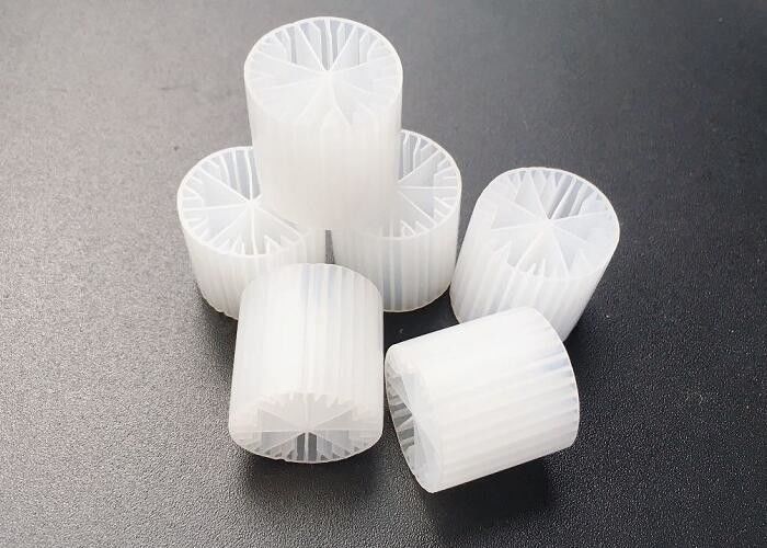 Reaktor do przeprowadzki 15*15mm MBBR Oczyszczanie wody Bio Media do zbiornika beztlenowego