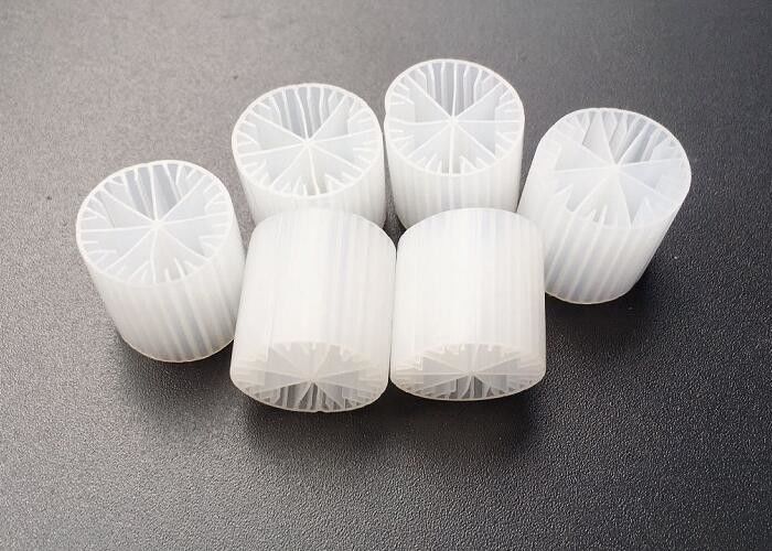 Reaktor do przeprowadzki 15*15mm MBBR Oczyszczanie wody Bio Media do zbiornika beztlenowego