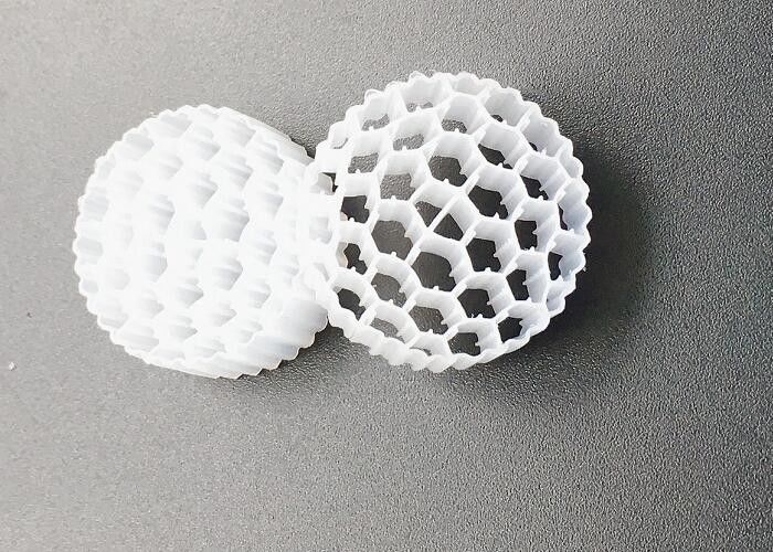 Filtr biologiczny w kolorze białym MBBR BIO MEDIA FAB CARRIER 25*10MM 38 POKŁADÓW Oczyszczanie ścieków