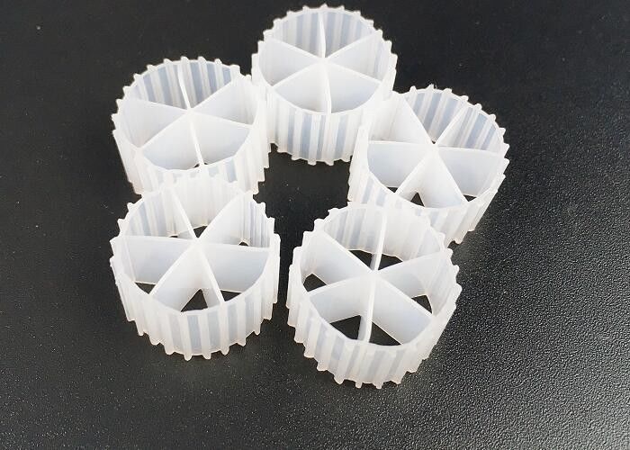 Biochipy rybne stawy MBBR K1 Filtry 20 lat długość życia 25 mm x 12 mm
