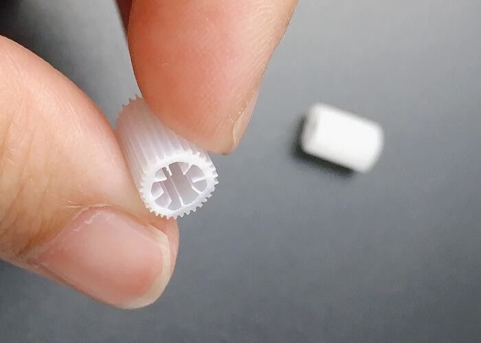 Virgin HIPS Material MBBR Filter Media Floating Micro Biopipe Media Do oczyszczania ścieków