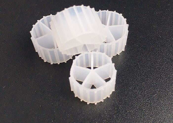 Naturalny kolor MBBR Filtrujący medium i matowy materiał HDPE MBBR Bio Media dla RAS 10*7mm