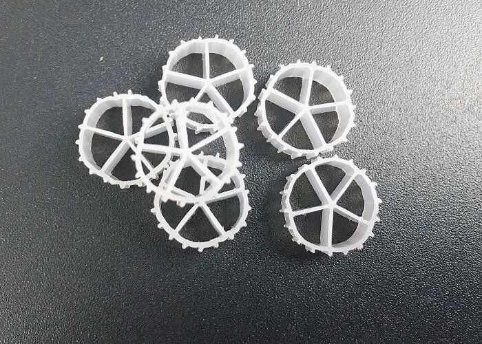 Naturalny kolor MBBR Filtrujący medium i matowy materiał HDPE MBBR Bio Media dla RAS 10*7mm