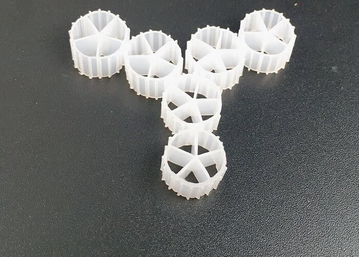 Oszczędność przestrzeni K3 Filtry biokomórkowe Media ruchomego łóżka Biofilm Reaktor do oczyszczania wody