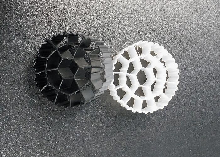 Plastic MBBR Bio Media HDPE K3 Aquaponics Filter Media 500 m2/m3 fda materiał bezpieczny biopipe biocell kuli