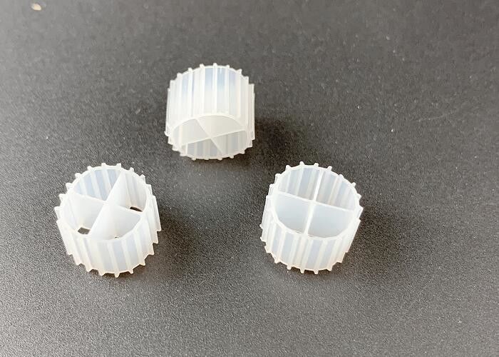 11*7mm MBBR Bio Filter Media K1 z białym kolorem i dziewiczym materiałem HDPE