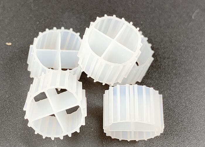 Biały kolor MBBR Media Biofilm Carrier z super dekarboryzacją i dziewiczym materiałem HDPE