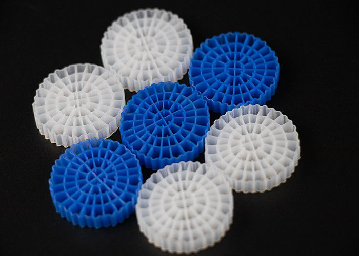 Plastikowy MBBR Pływający K5 Bio Filter Media Wysoka powierzchnia dla ścieków