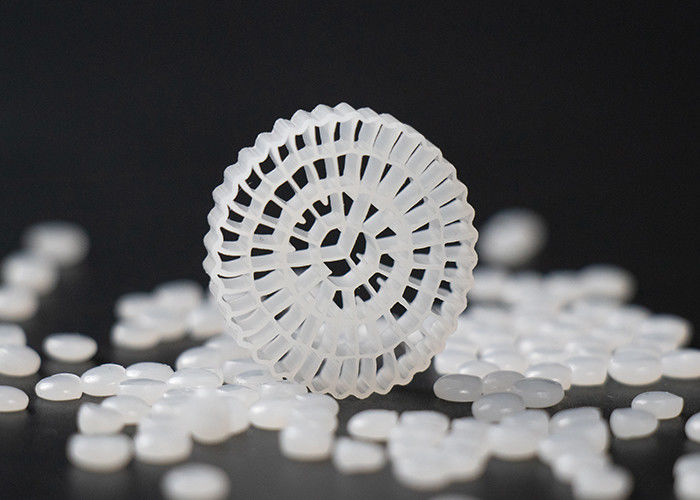 Biofilm Reaktor HDPE Białej Kolory Ruchomego Łóżka Szybki wzrost