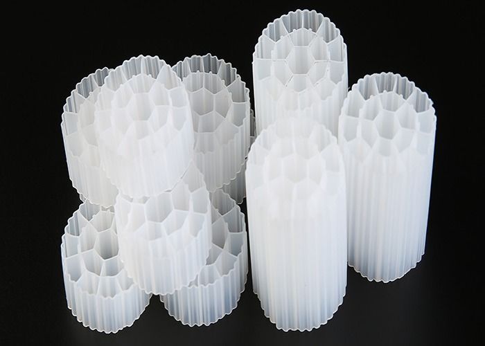 35 mm x 18 mm Wielkość Virgin HDPE Materiał MBBR Bio Media PE07 Do akwariów