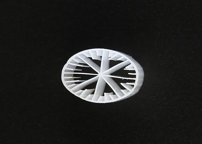 15*15mm Wielkość MBBR Bio Media Virgin Material HDPE Biały Kolor Do Zbiornika Anaerobowego